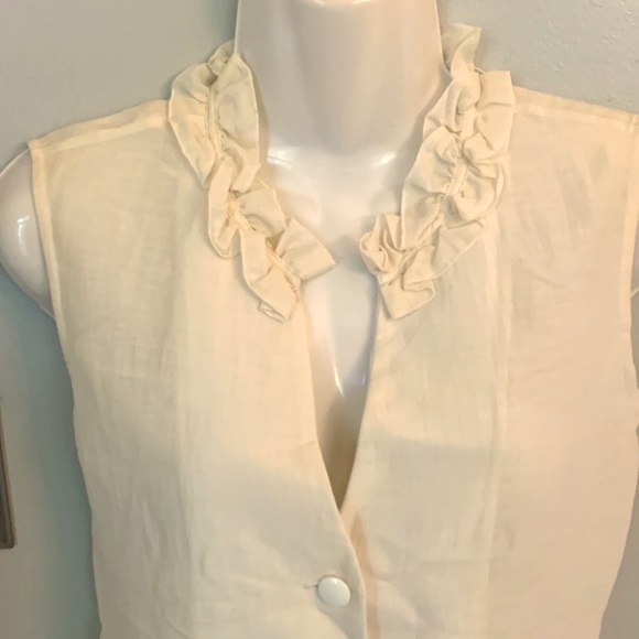 Women’s 2 XS Ivory Cream frilly Ruffle Sleeveless Doncaster career blouse Top - Picture 2 of 5